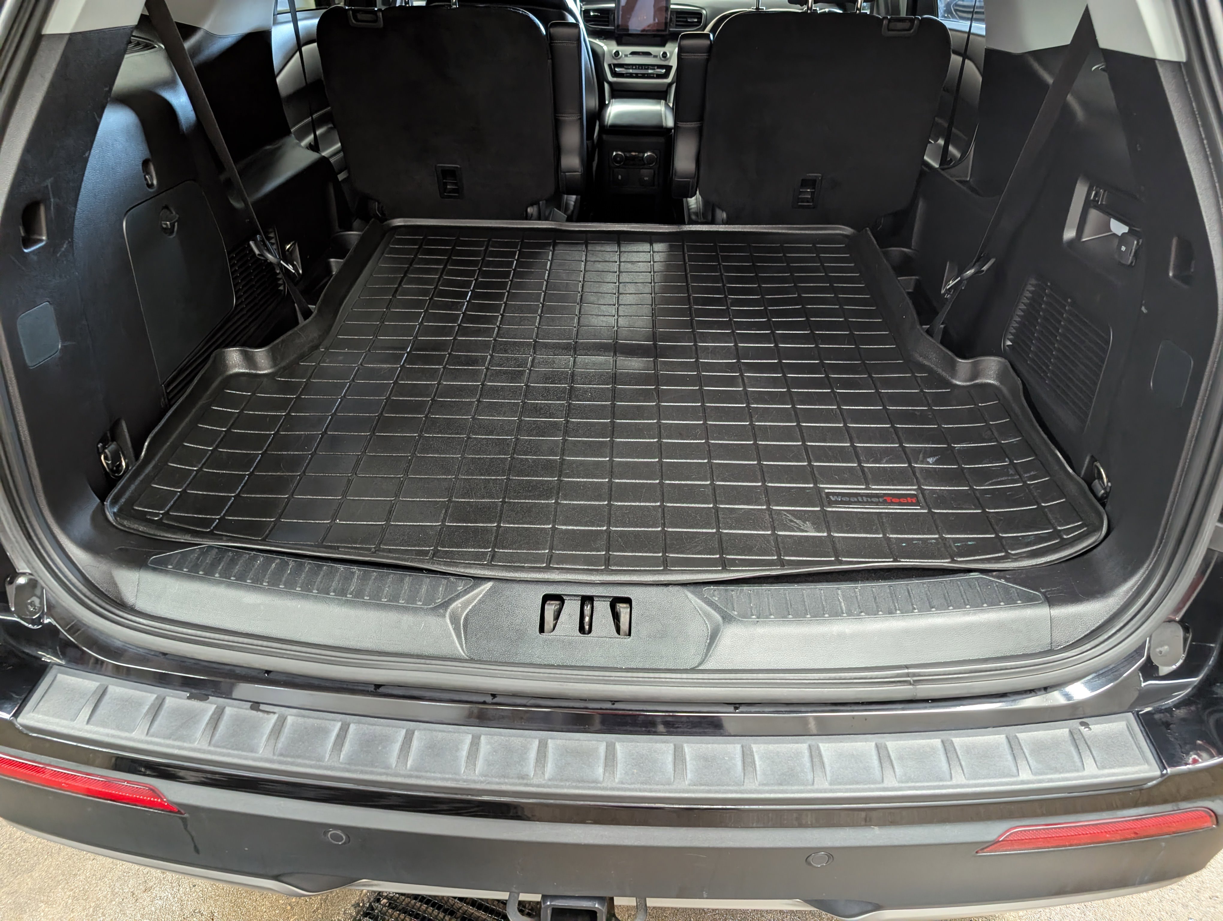 Used 2020 Ford Explorer XLT w/ Equipment Group 202A AWD/4WD image 13