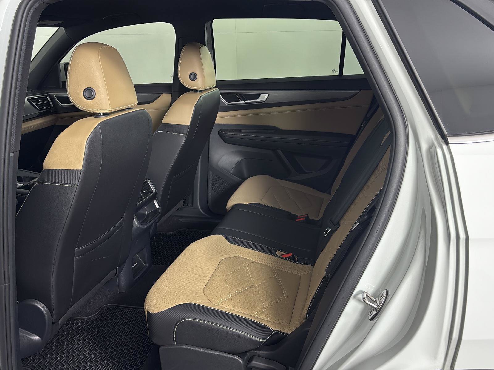 Certified 2025 Volkswagen Atlas Cross Sport SE FWD image 21