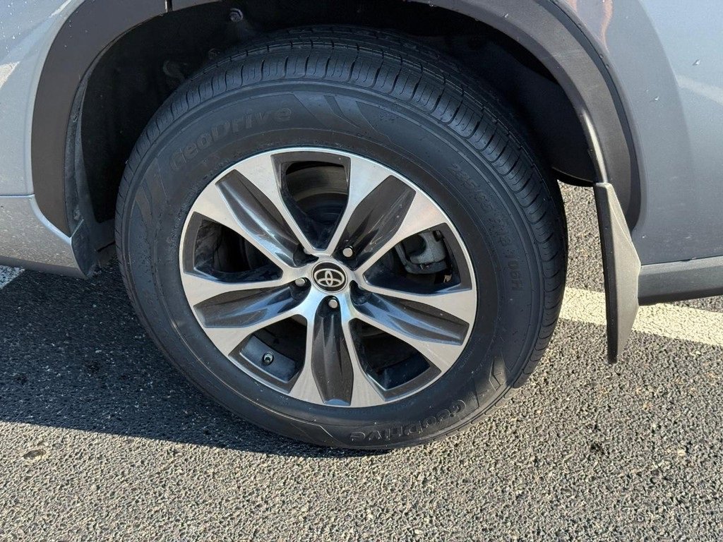 Certified 2022 Toyota Highlander XLE image 11