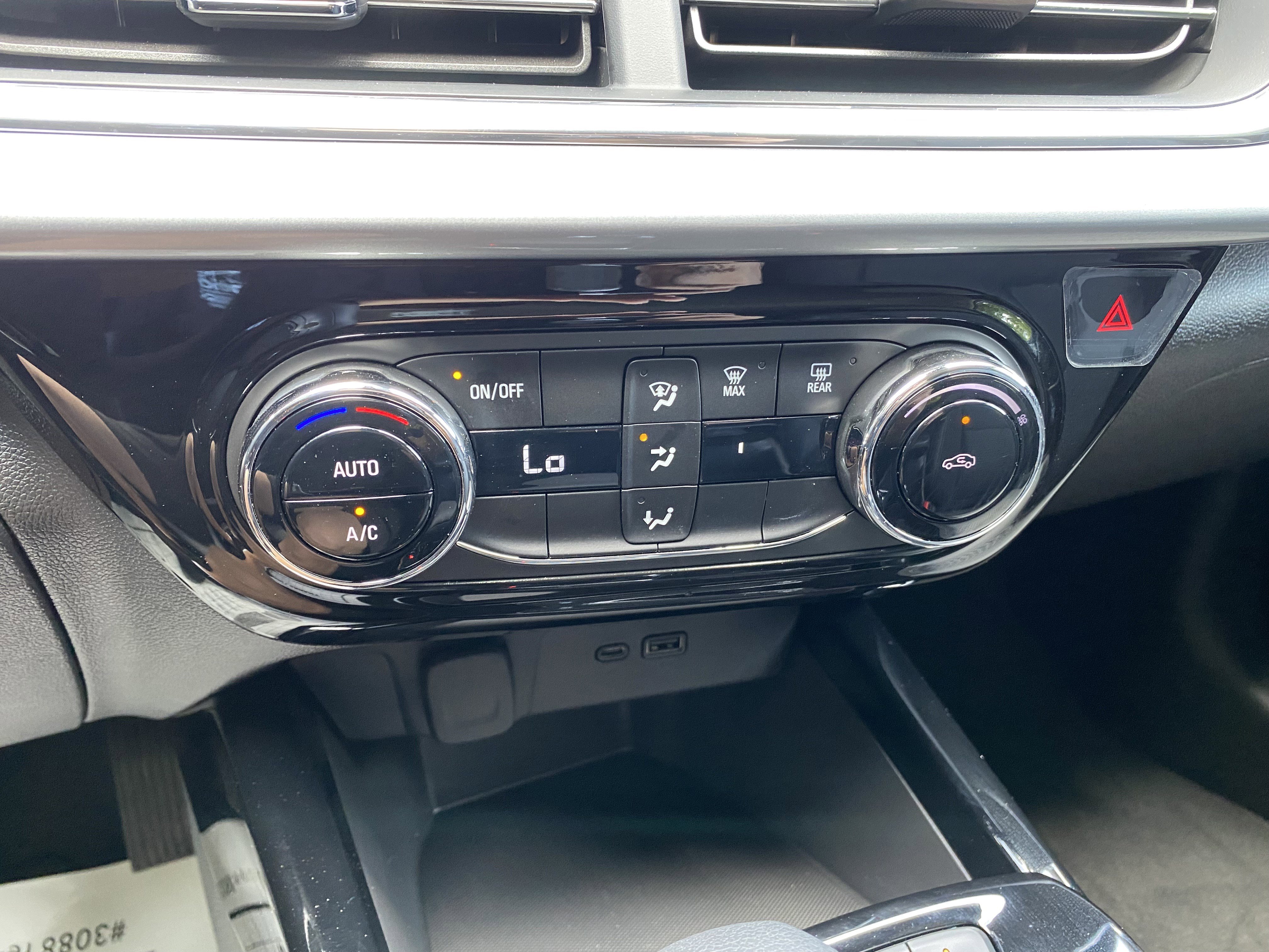 Used 2026 Chevrolet Trax LT w/ LPO, Blackout Package FWD image 28