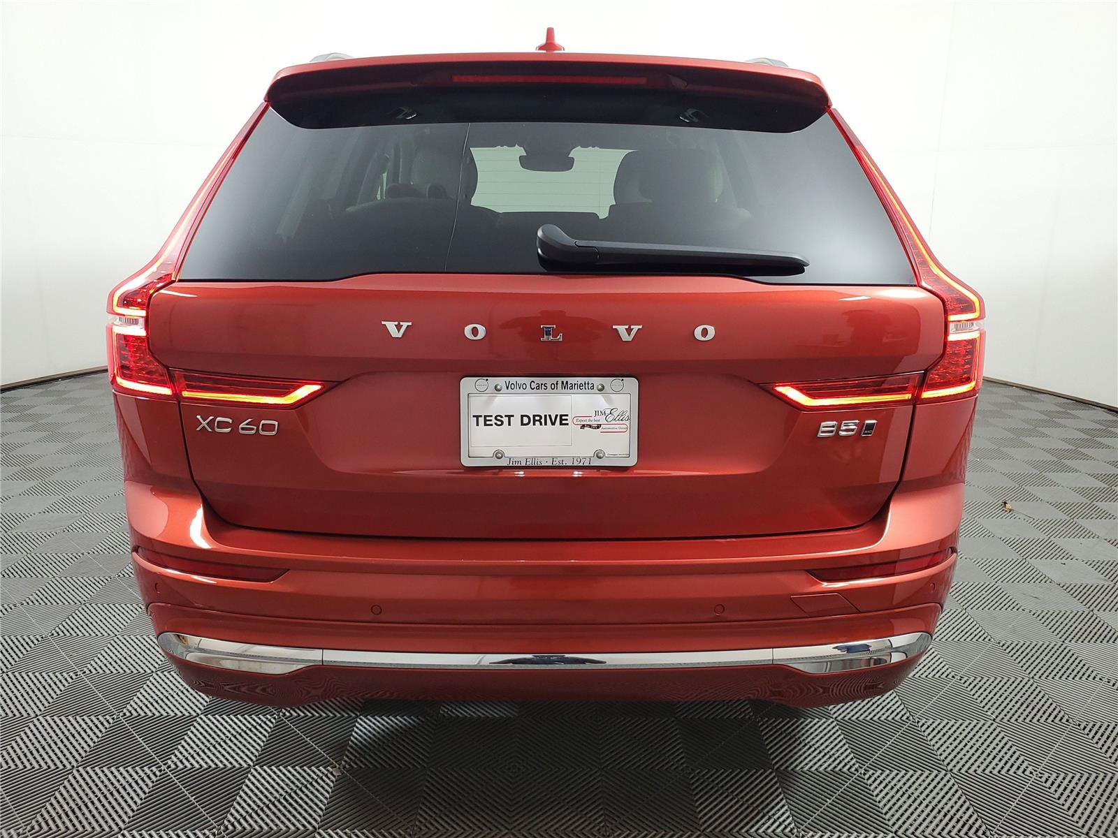 Certified 2023 Volvo XC60 B5 Plus w/ Climate Package AWD/4WD image 4