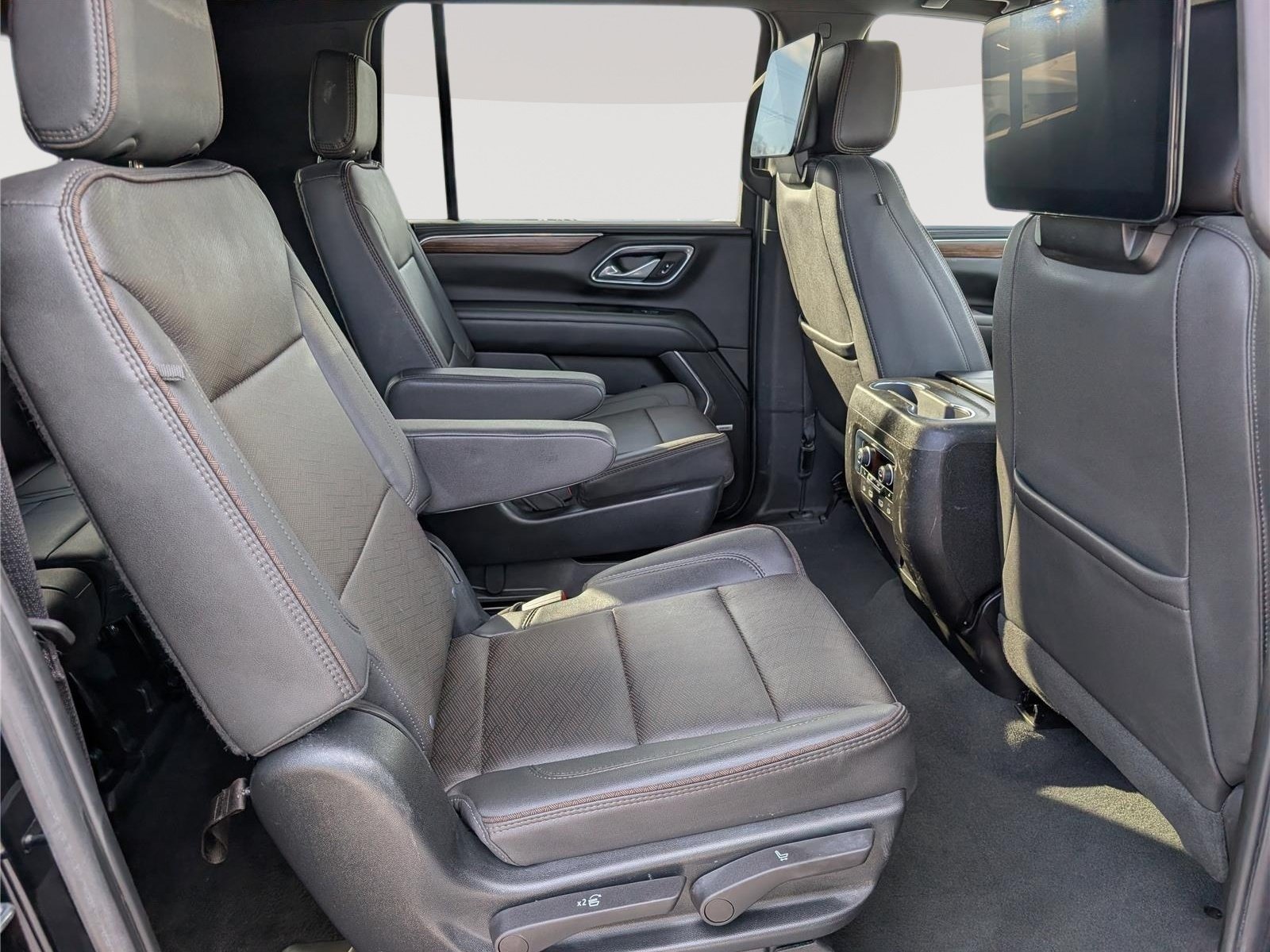 Used 2023 Chevrolet Suburban High Country w/ Advanced Technology Package AWD/4WD image 13