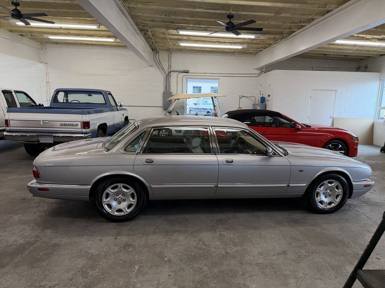 Used 2001 Jaguar XJ Vanden Plas RWD image 1
