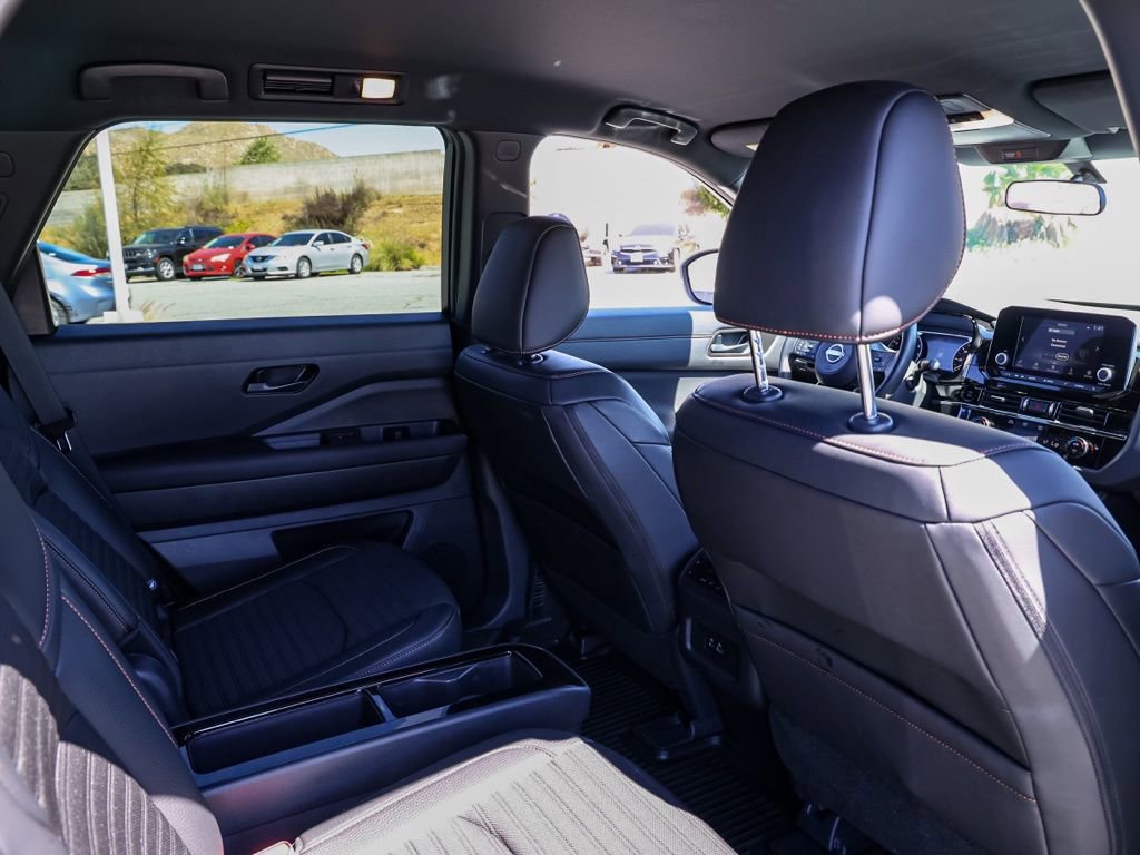 Used 2025 Nissan Pathfinder Rock Creek image 17