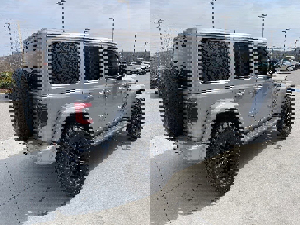 Used 2020 Jeep Wrangler Unlimited Sahara image 19