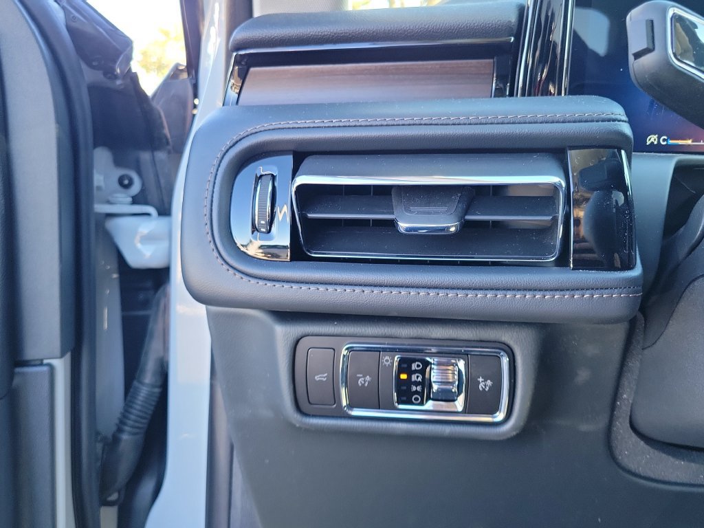 New 2027 Lincoln Aviator Reserve w/ Jet Appearance Package AWD/4WD image 23