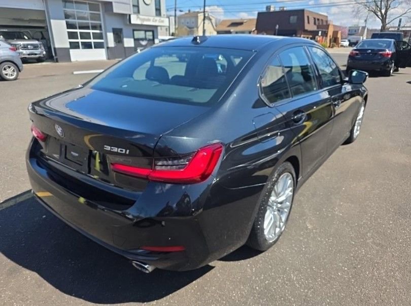 Used 2023 BMW 330i xDrive Sedan w/ Premium Package image 4