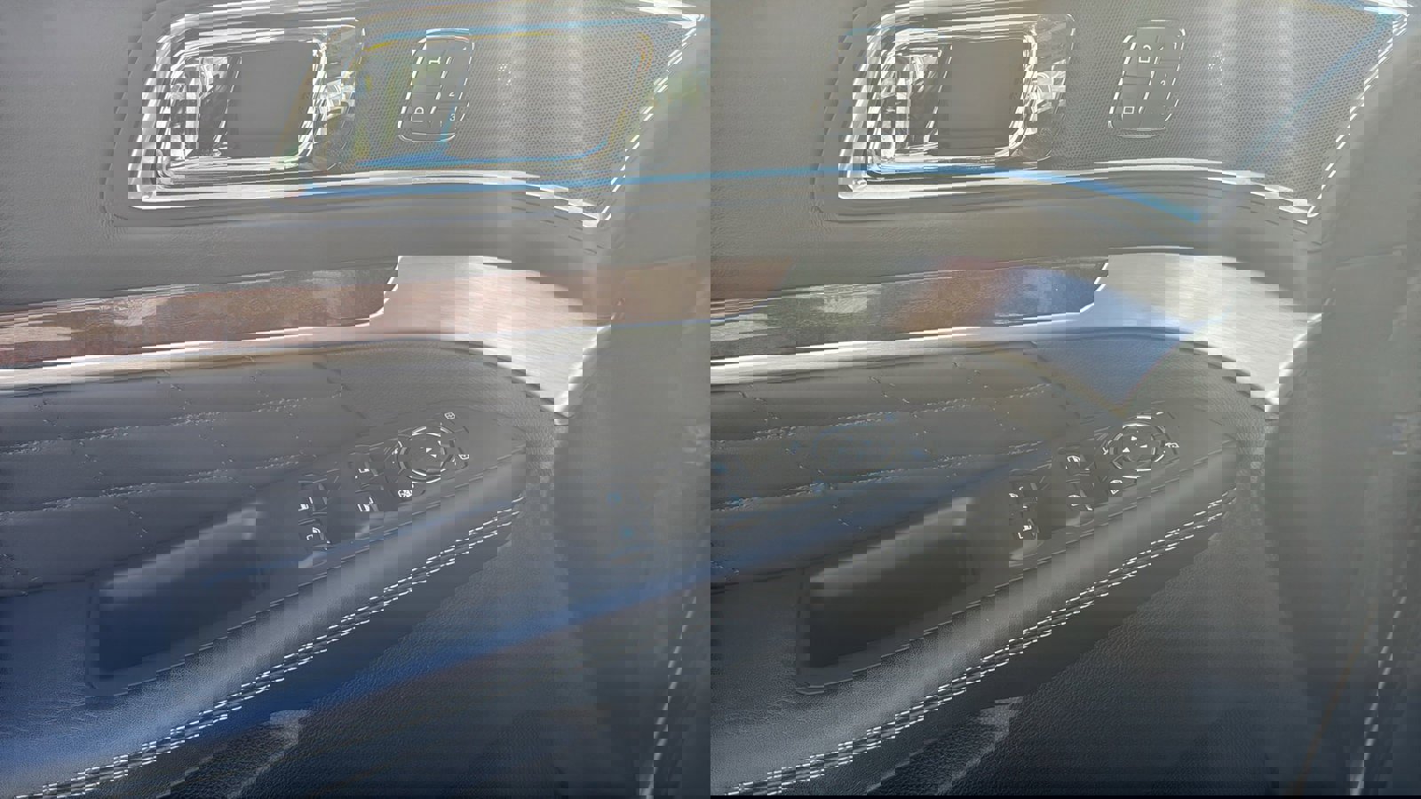 Used 2017 Ford Explorer Platinum image 9