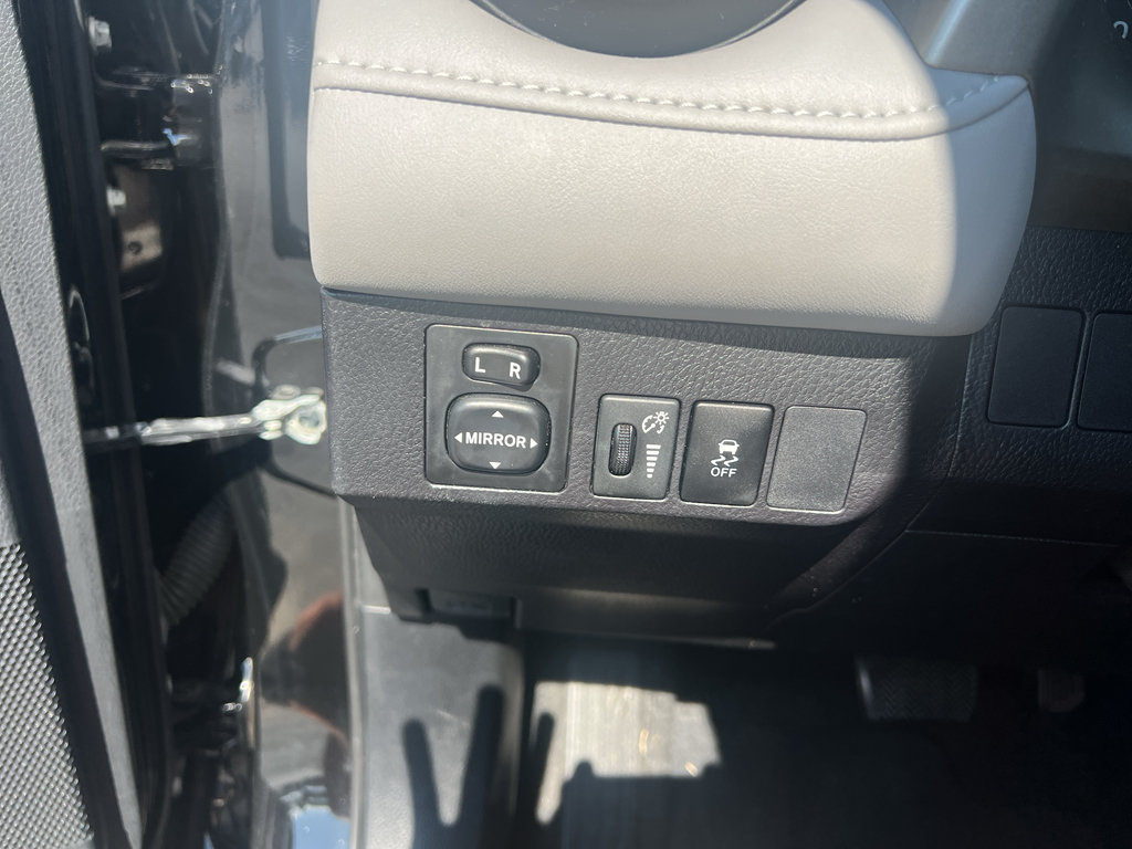 Used 2014 Toyota RAV4 XLE FWD image 20