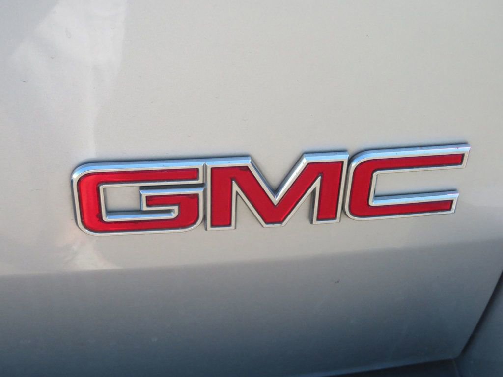 Used 2010 GMC Yukon XL SLT w/ SLT-2 Equipment Package AWD/4WD image 13