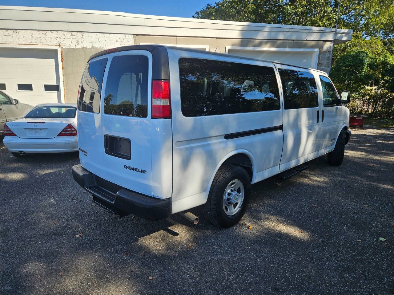 Used 2006 Chevrolet Express 3500 LS image 6