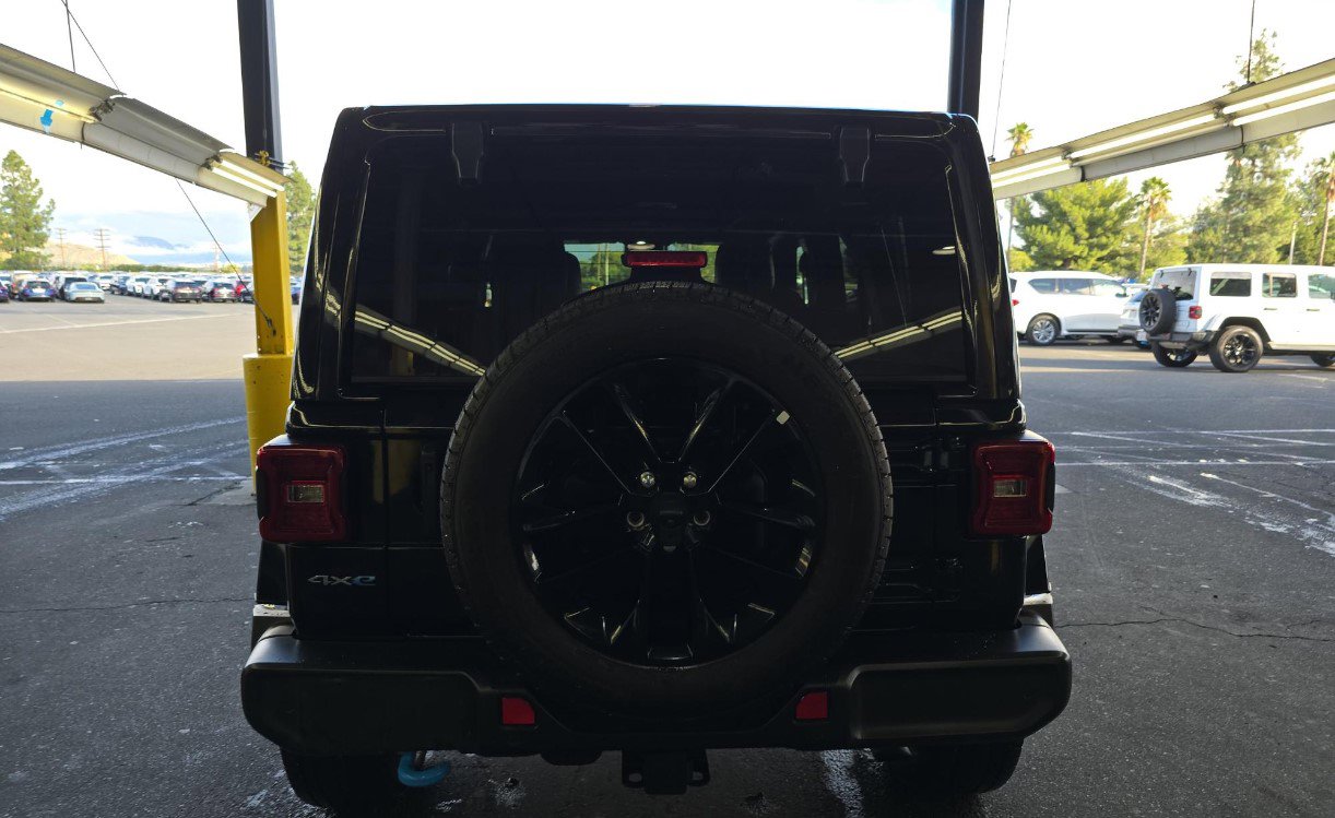 Used 2024 Jeep Wrangler Unlimited Sahara w/ Technology Group image 5