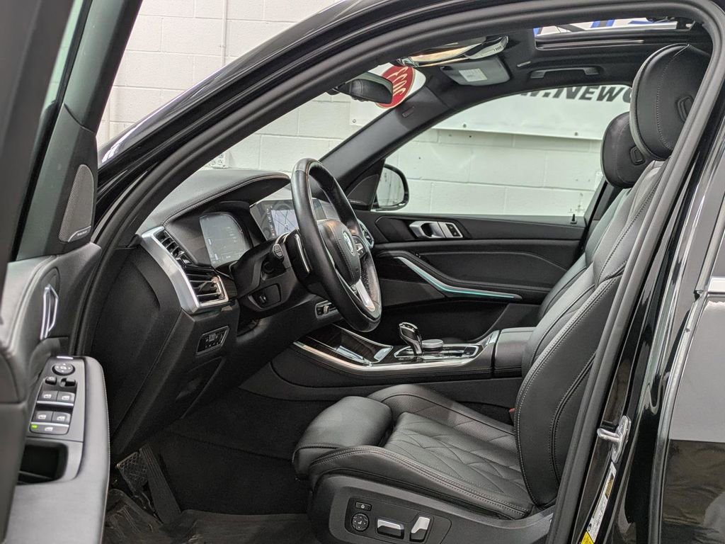 Used 2023 BMW X5 xDrive40i w/ Premium Package image 3