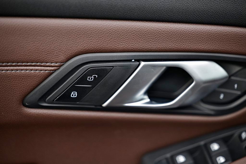 Used 2026 BMW 330i Sedan w/ M Sport Package image 16