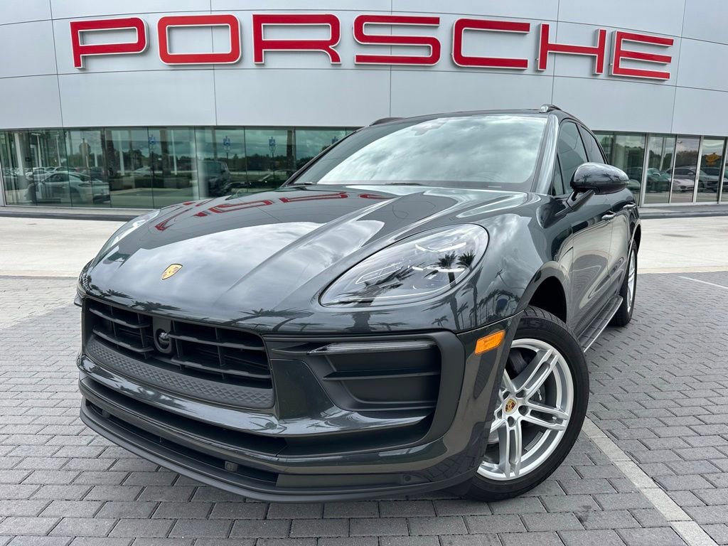Certified 2025 Porsche Macan image 1