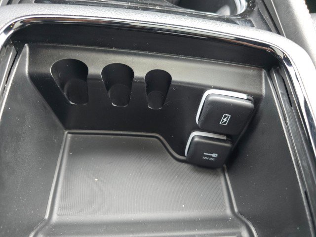 Used 2023 Chrysler Pacifica Limited w/ Uconnect Theater Family Group image 34