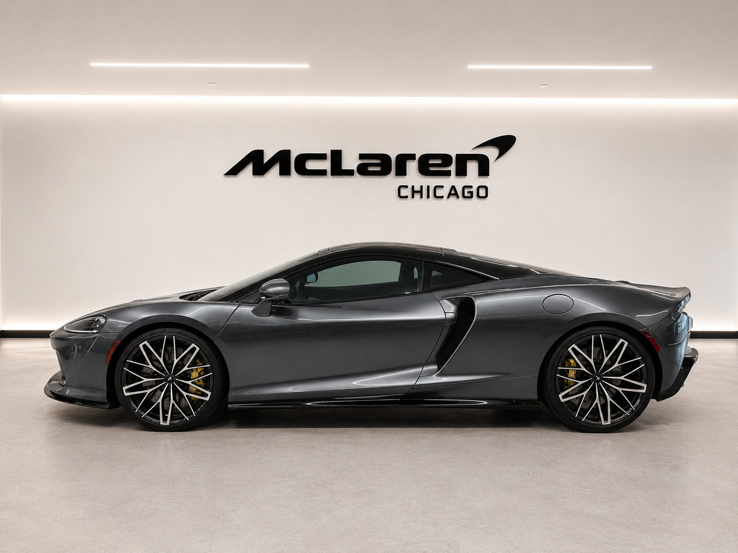 Used 2023 McLaren GT RWD image 16