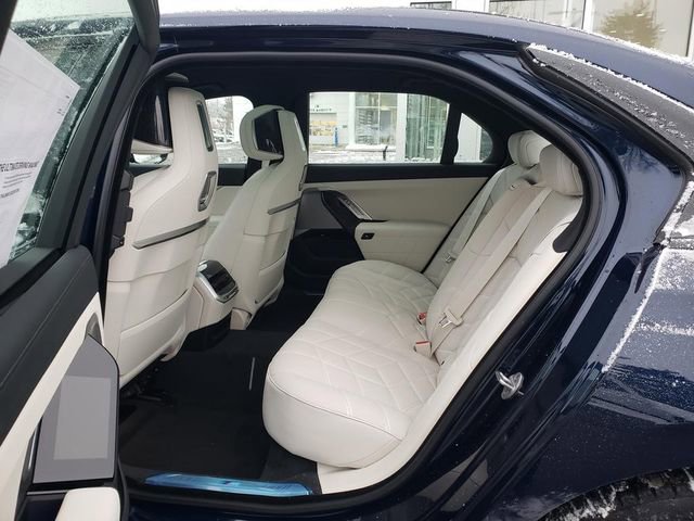 New 2026 BMW 740i xDrive w/ Premium Package image 11