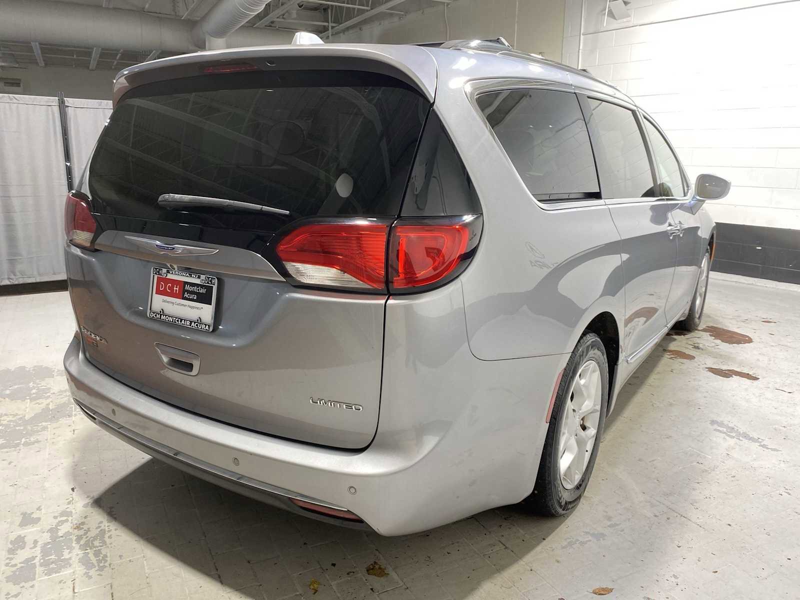 Used 2019 Chrysler Pacifica Limited image 26