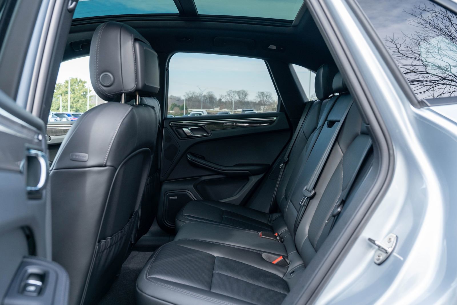 Used 2026 Porsche Macan image 32