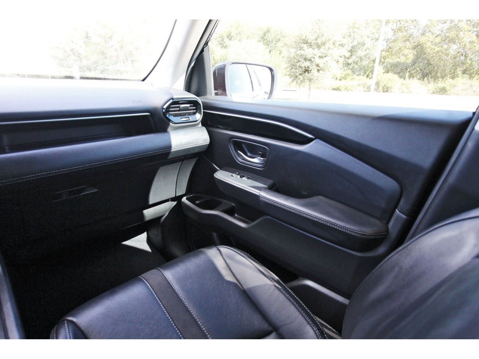 Used 2025 Honda Pilot EX-L image 11