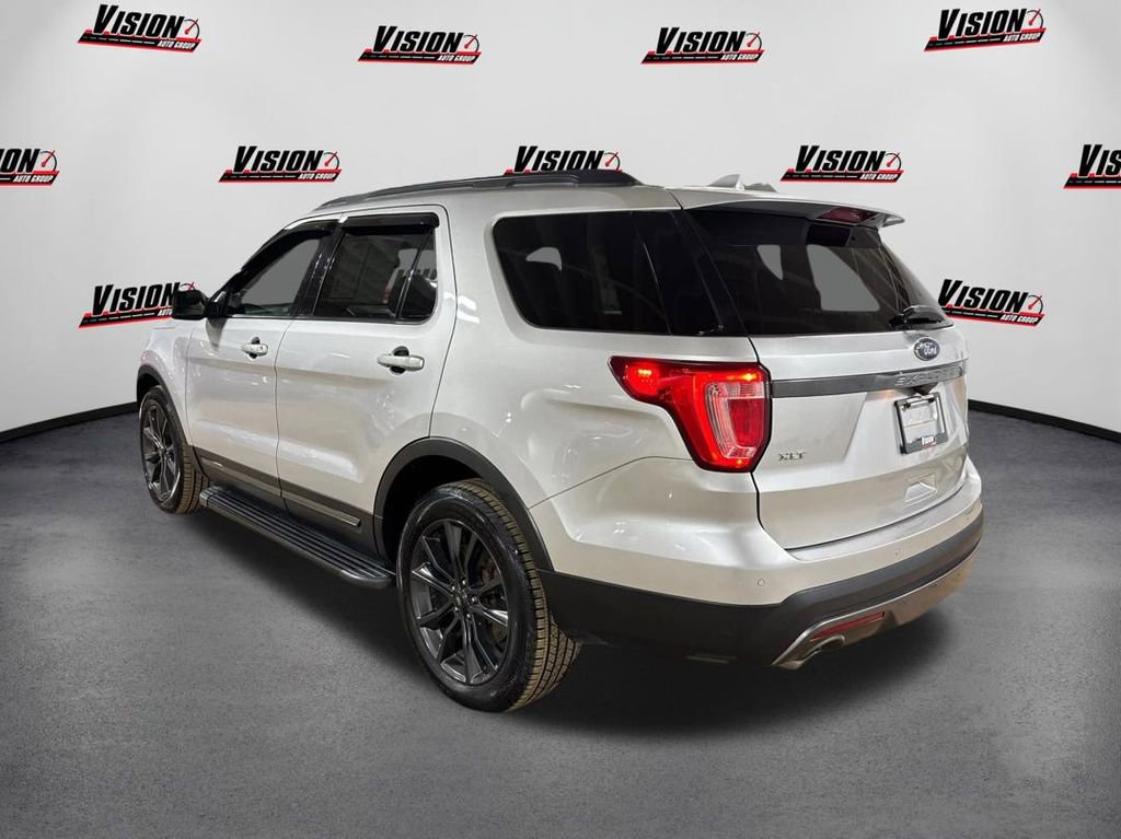 Used 2017 Ford Explorer XLT w/ Equipment Group 202A image 7