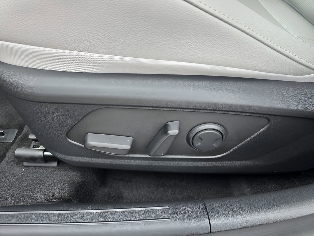 New 2026 Hyundai Elantra Limited image 15