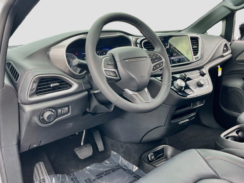 New 2027 Chrysler Pacifica Select FWD image 9