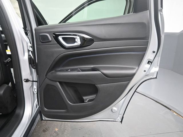 New 2026 Jeep Compass Latitude w/ Sun and Sound Group AWD/4WD image 16