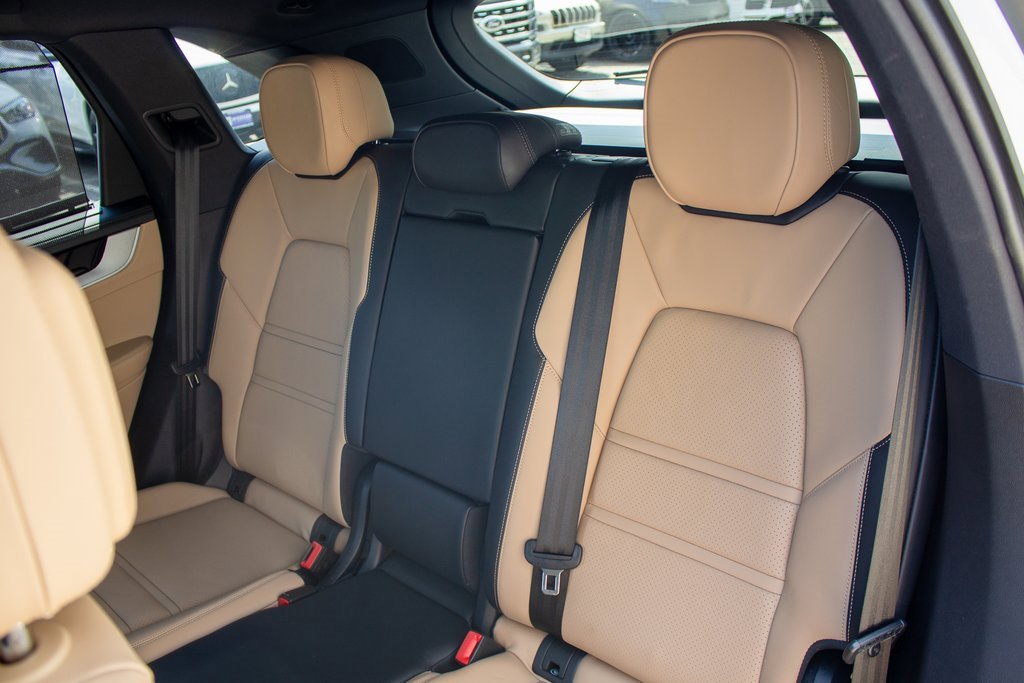 Used 2025 Porsche Cayenne w/ Premium Package Plus image 22