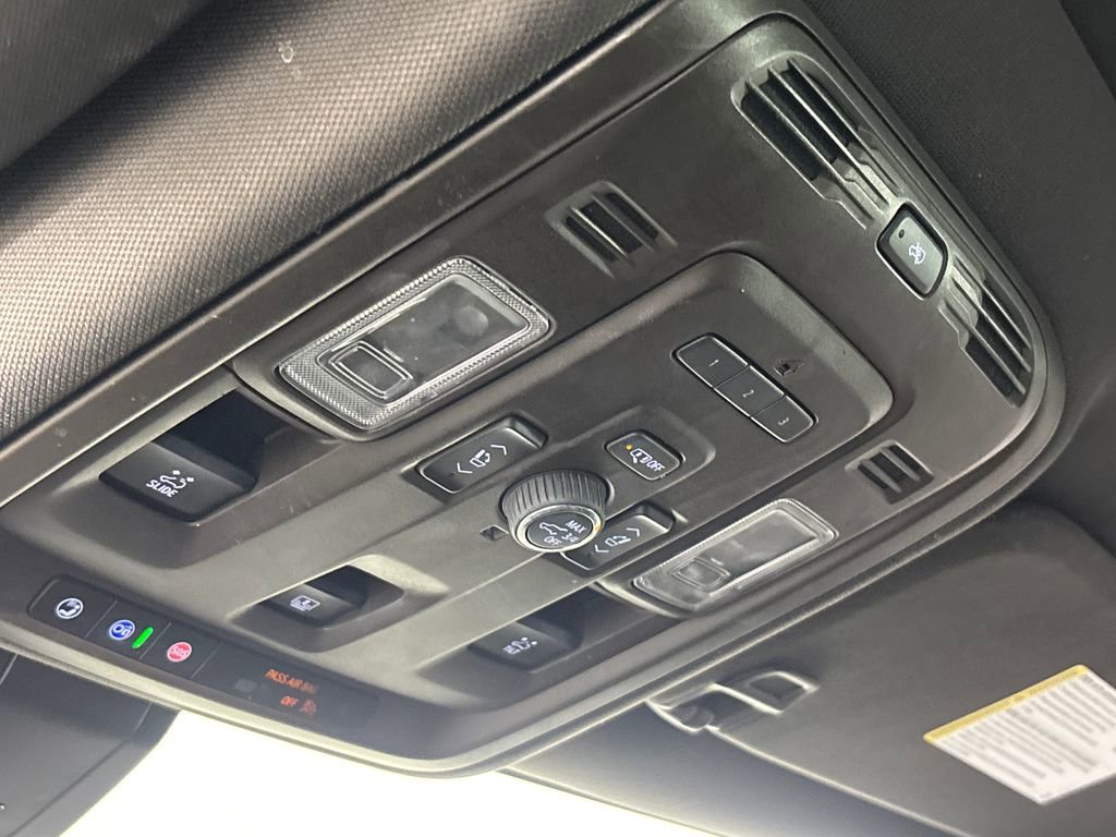Used 2021 GMC Yukon Denali w/ Denali Premium Package image 22