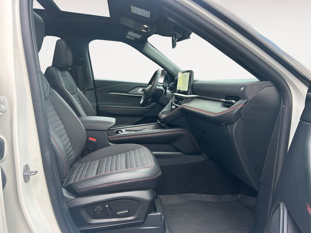 Used 2025 Ford Explorer ST-Line w/ ST-Line Street Pack AWD/4WD image 10