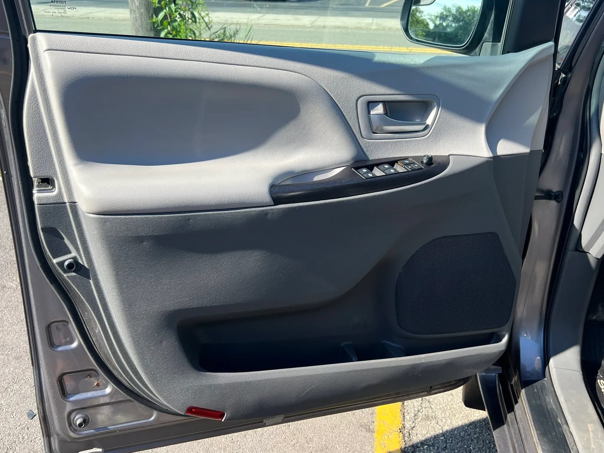 Used 2017 Toyota Sienna LE AWD/4WD image 12