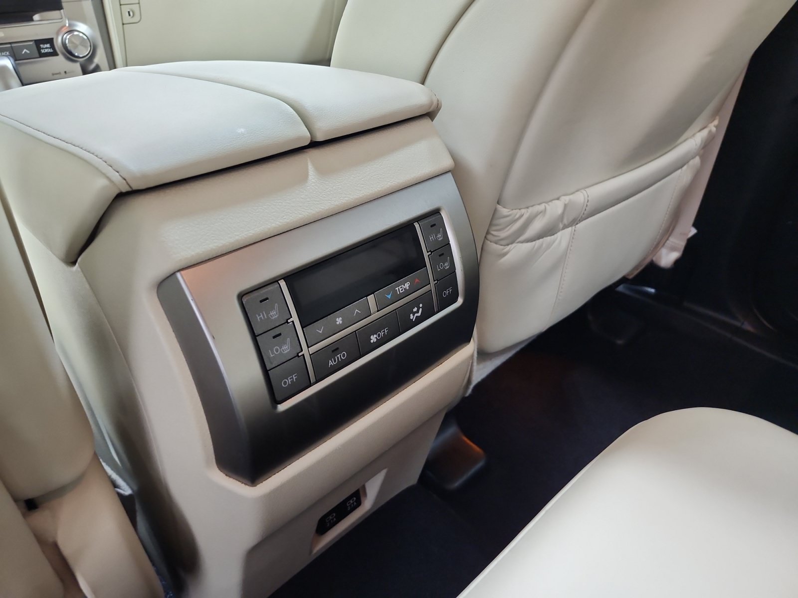 Used 2020 Lexus GX 460 Luxury w/ Accessory Package AWD/4WD image 16