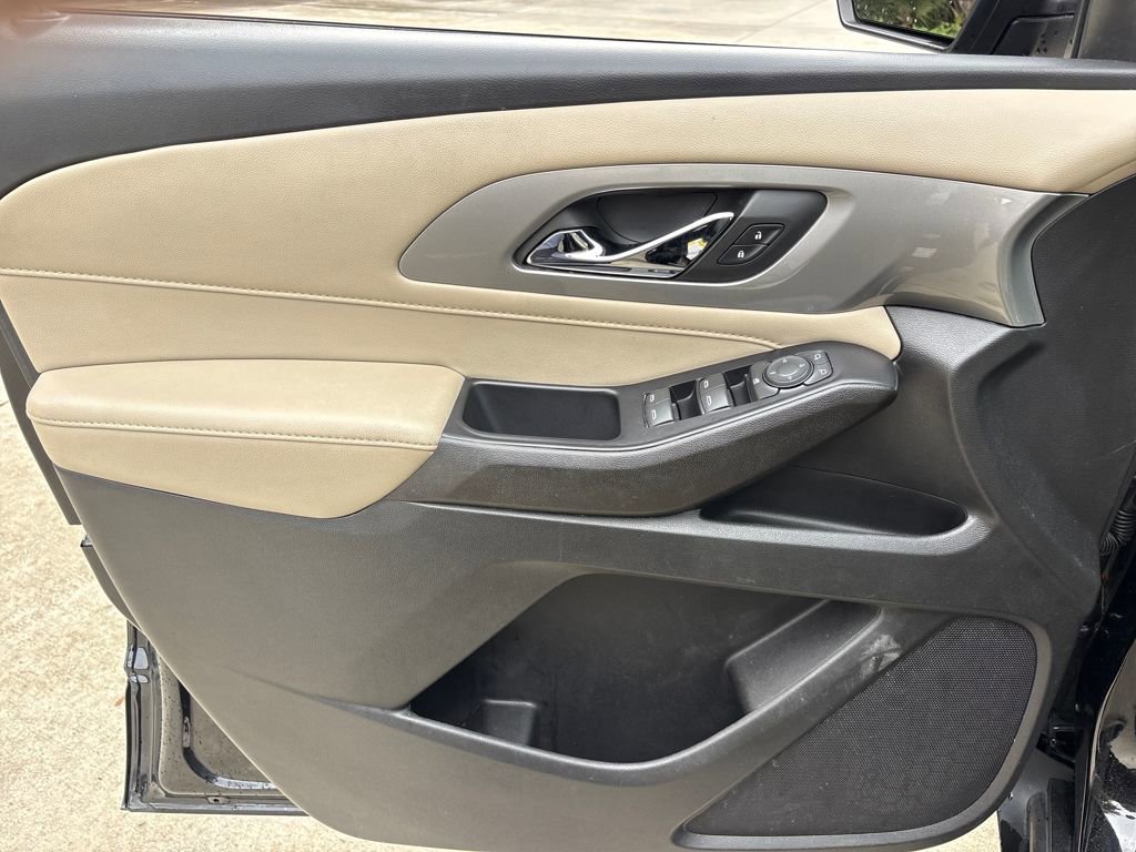 Used 2022 Chevrolet Traverse LS w/ Midnight/Sport Edition image 15