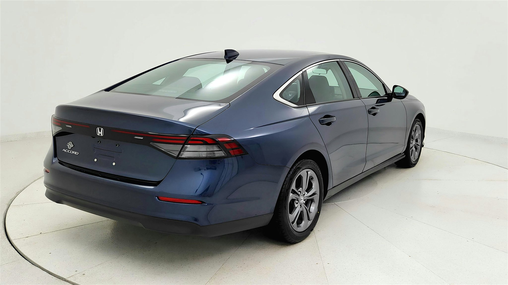 Used 2023 Honda Accord EX image 4