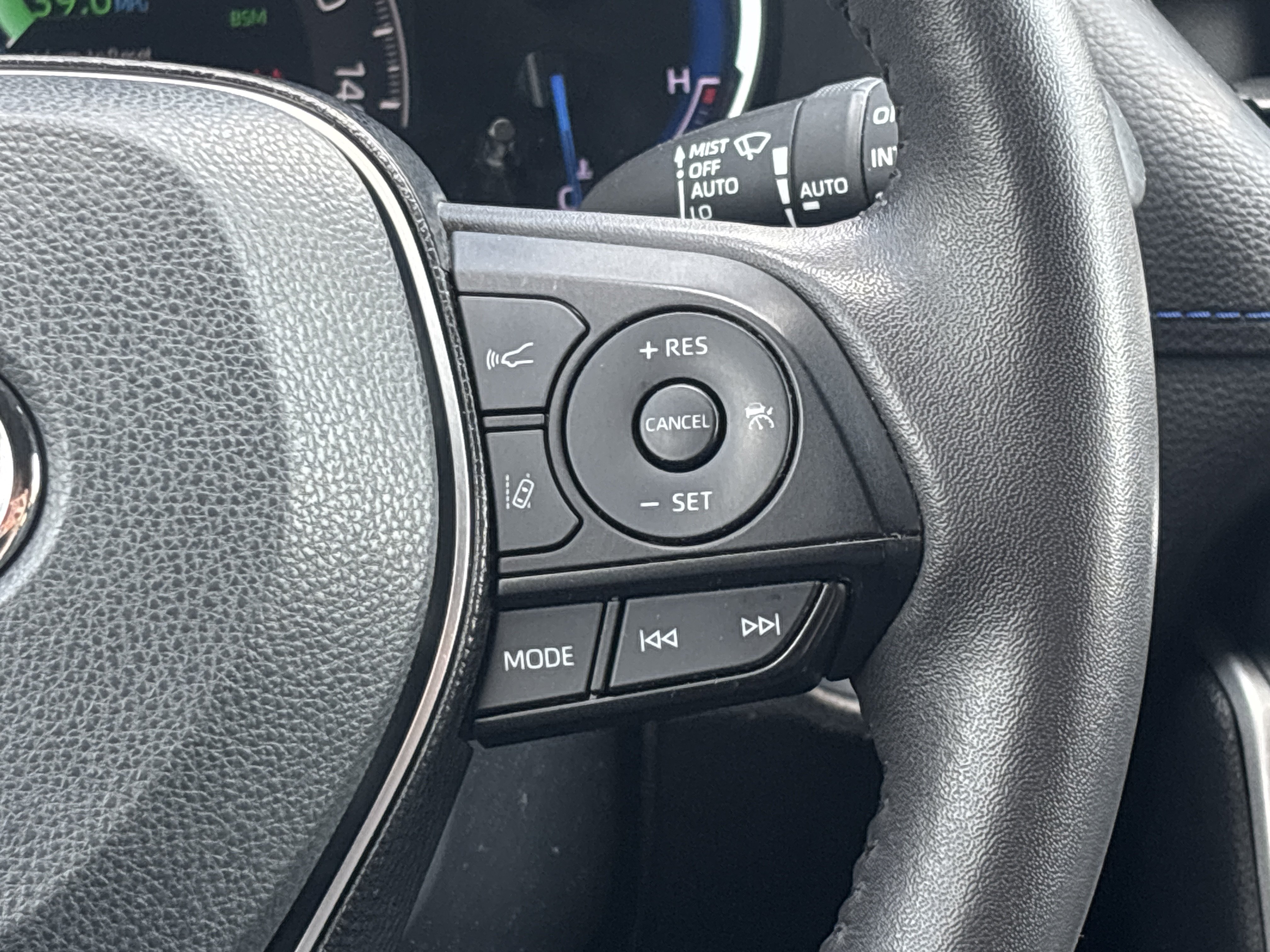 Used 2021 Toyota RAV4 XSE AWD/4WD image 9