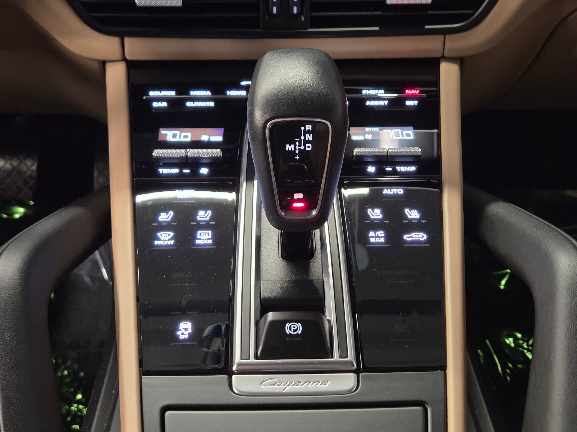 Certified 2022 Porsche Cayenne AWD/4WD image 25