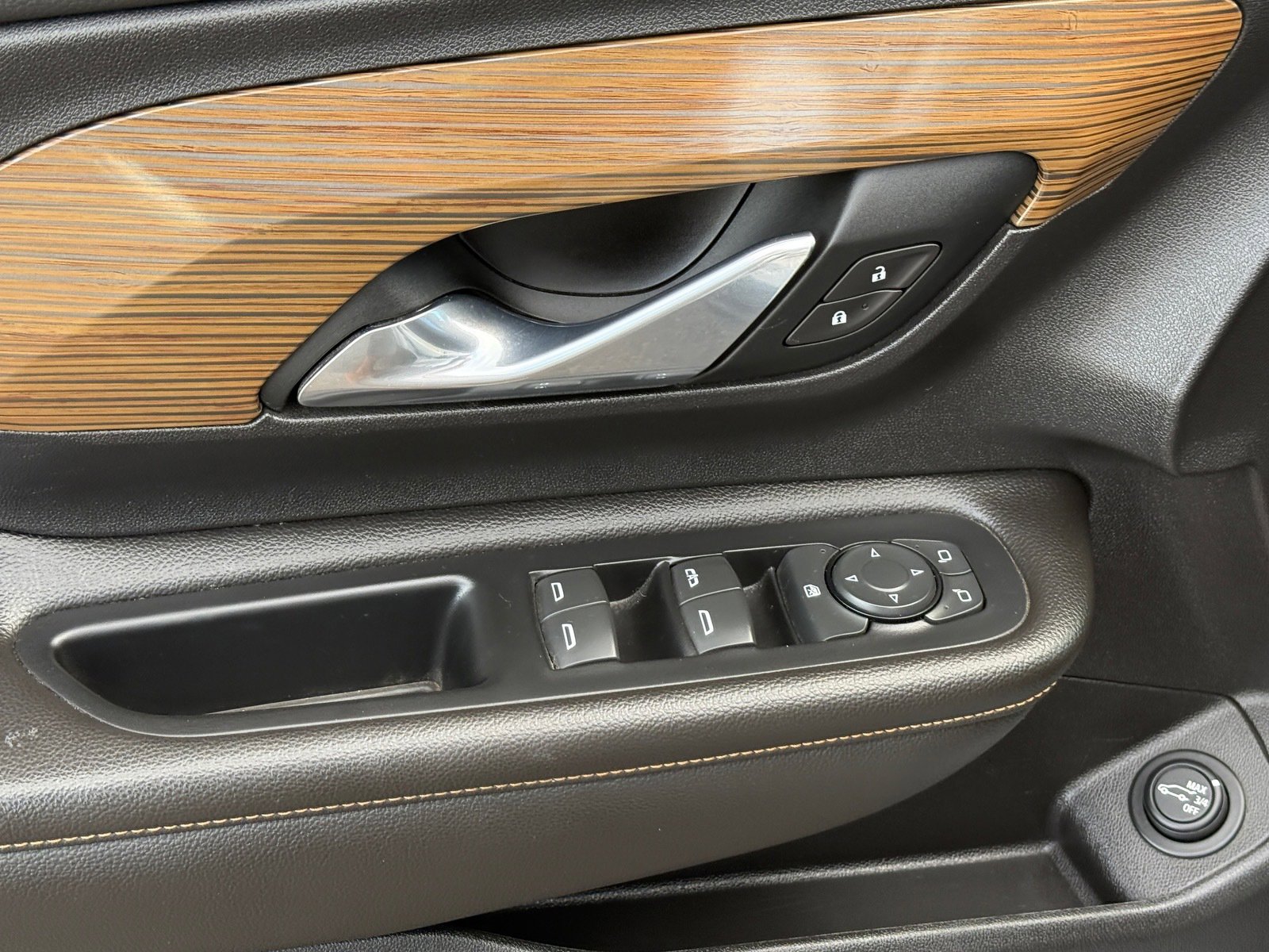 Used 2021 GMC Terrain SLE w/ Driver Convenience Package image 18