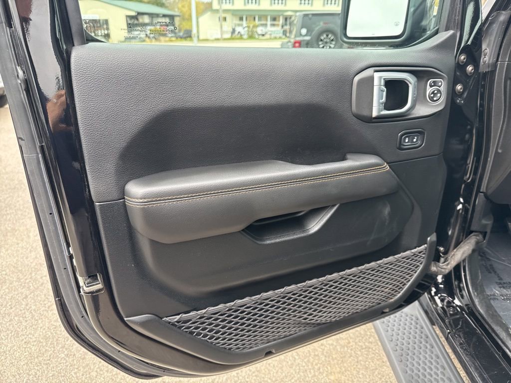 Used 2021 Jeep Wrangler Unlimited Sahara AWD/4WD image 19
