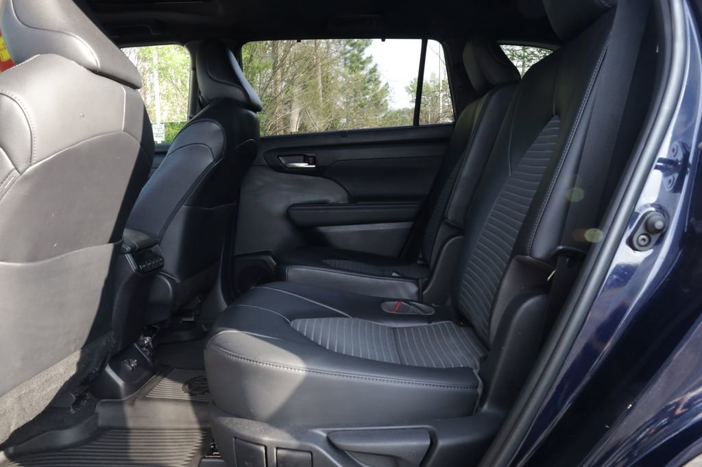 Used 2023 Toyota Highlander XSE image 16