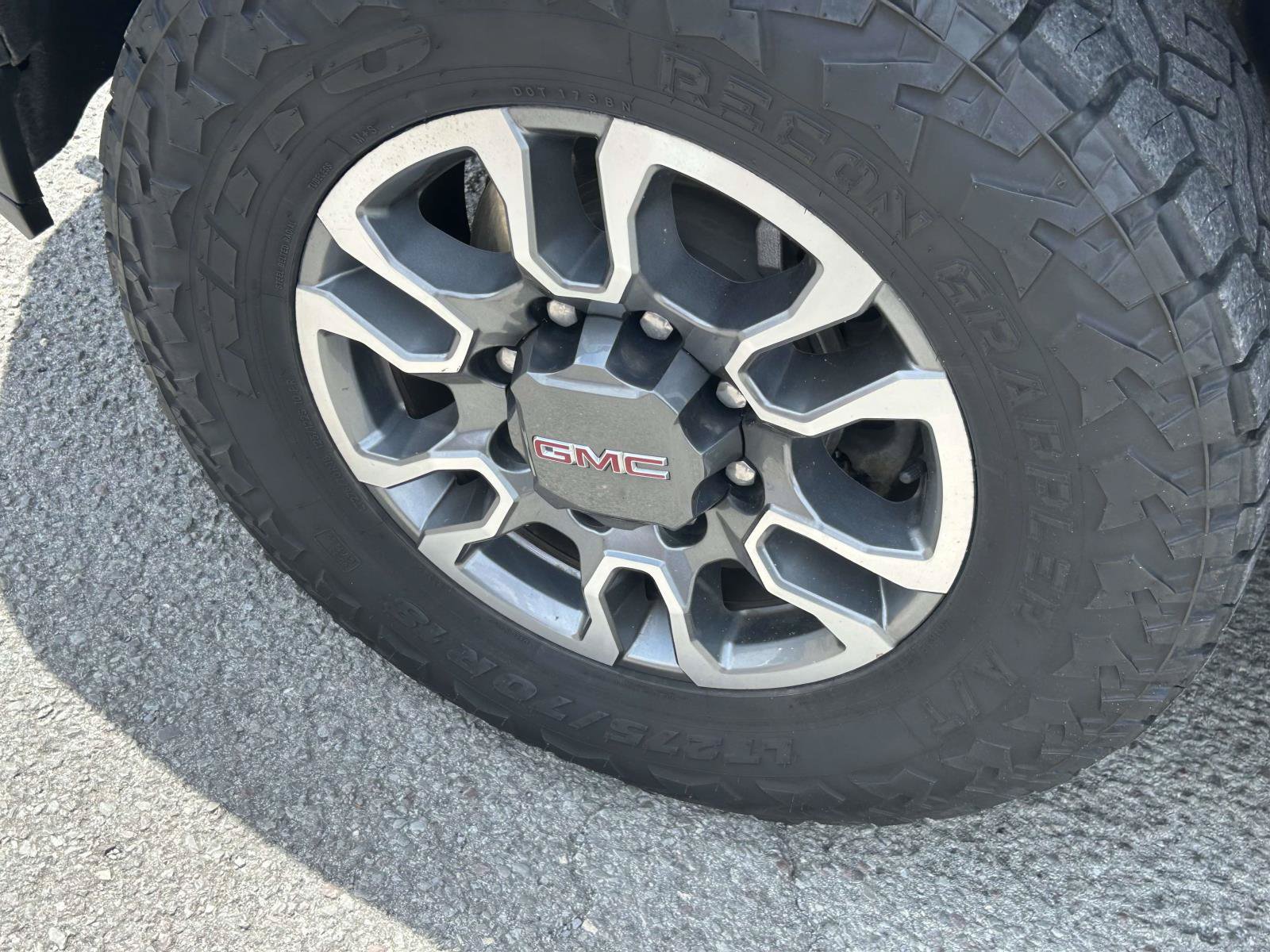 Used 2023 GMC Sierra 2500 SLT w/ SLT Convenience Package AWD/4WD image 9