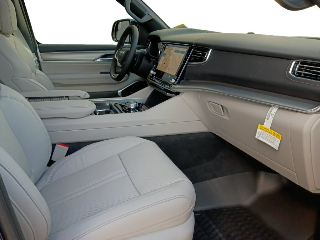 New 2026 Jeep Grand Wagoneer L Limited AWD/4WD image 24