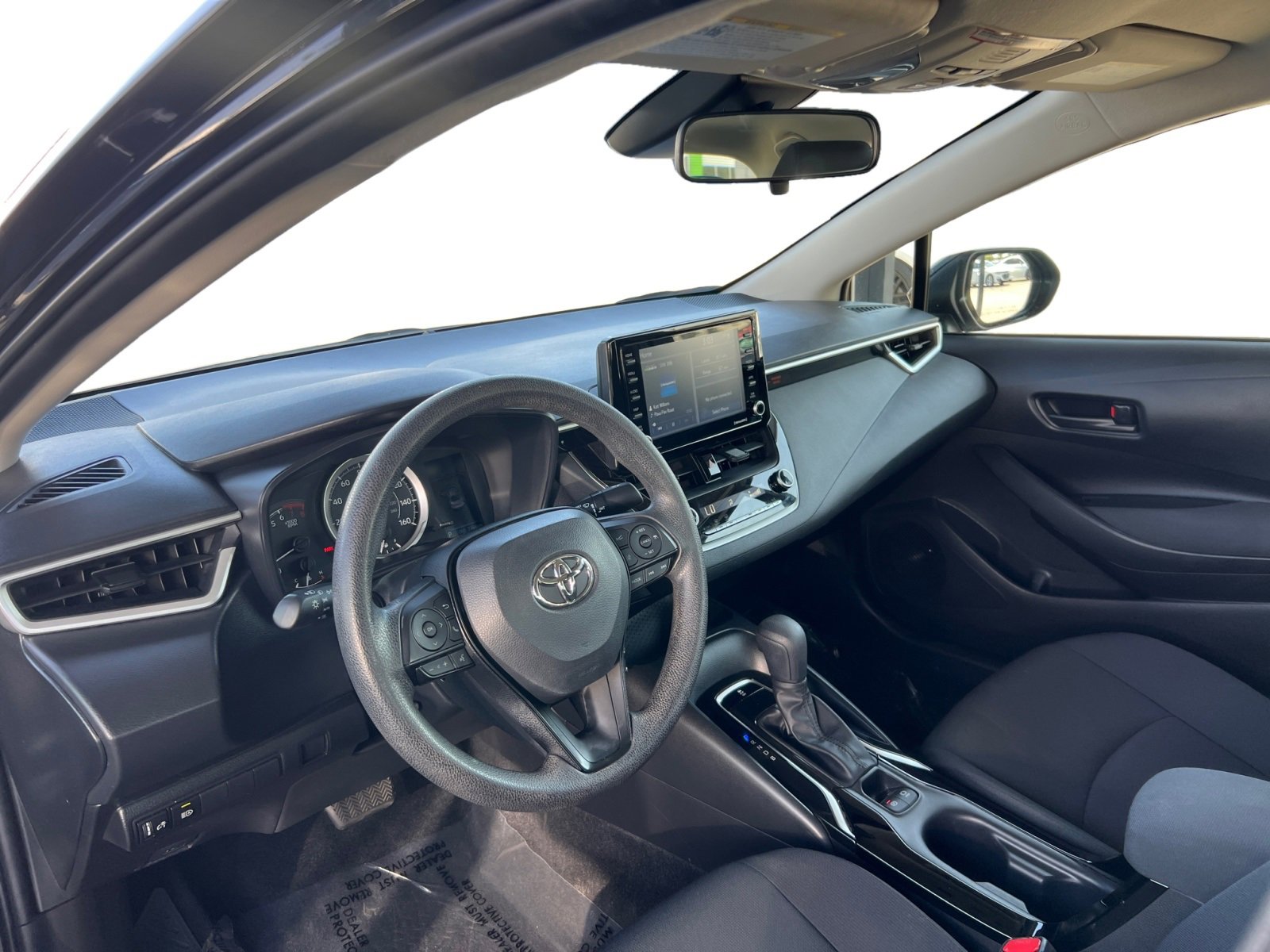 Used 2022 Toyota Corolla LE image 9