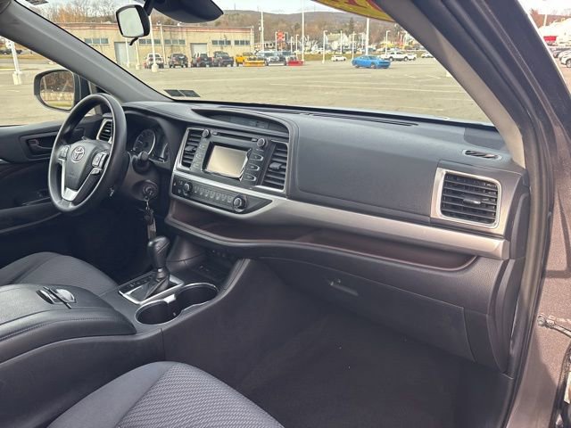 Used 2019 Toyota Highlander LE image 11