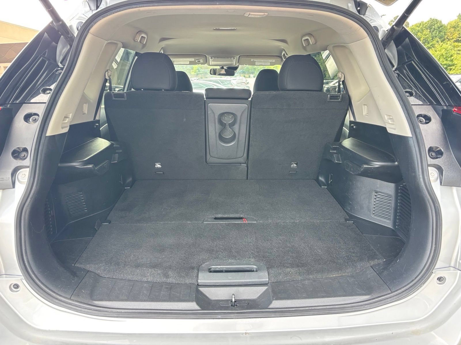 Used 2020 Nissan Rogue SV FWD image 17