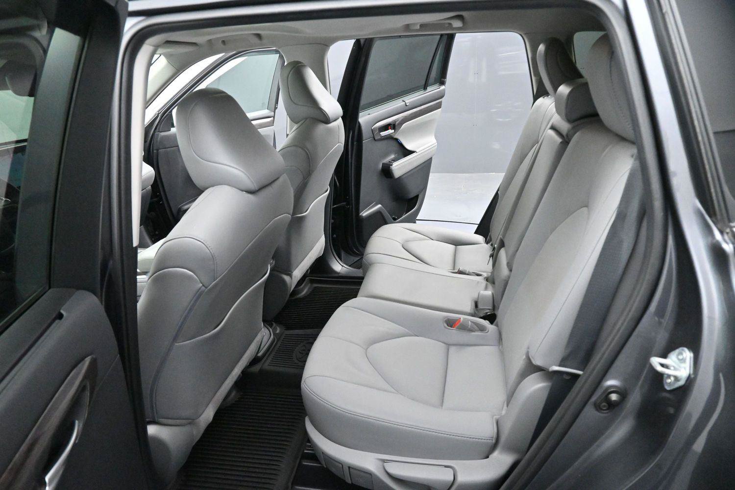 Used 2021 Toyota Highlander Limited AWD/4WD image 30
