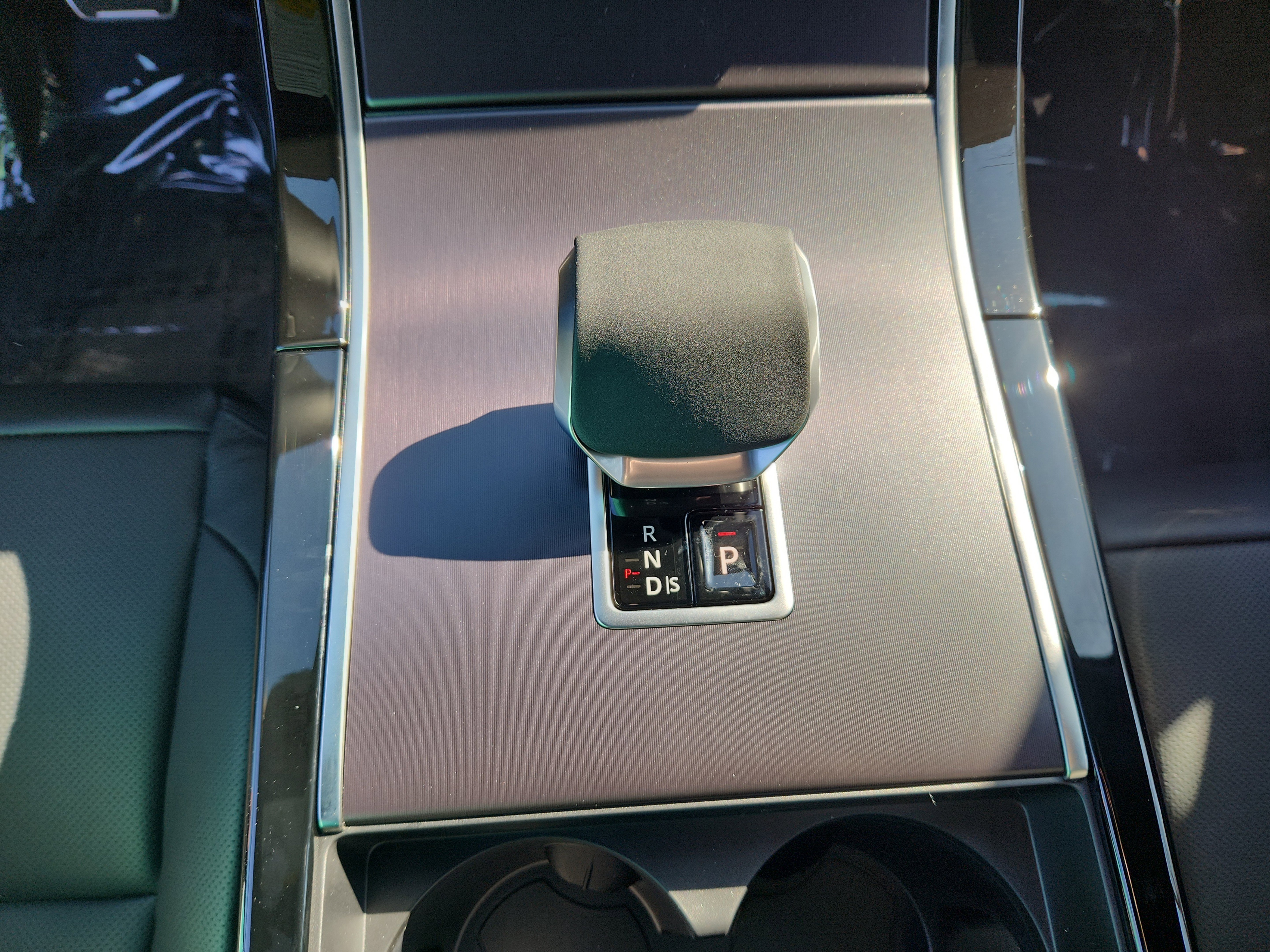 New 2026 Land Rover Range Rover Velar Dynamic SE image 16