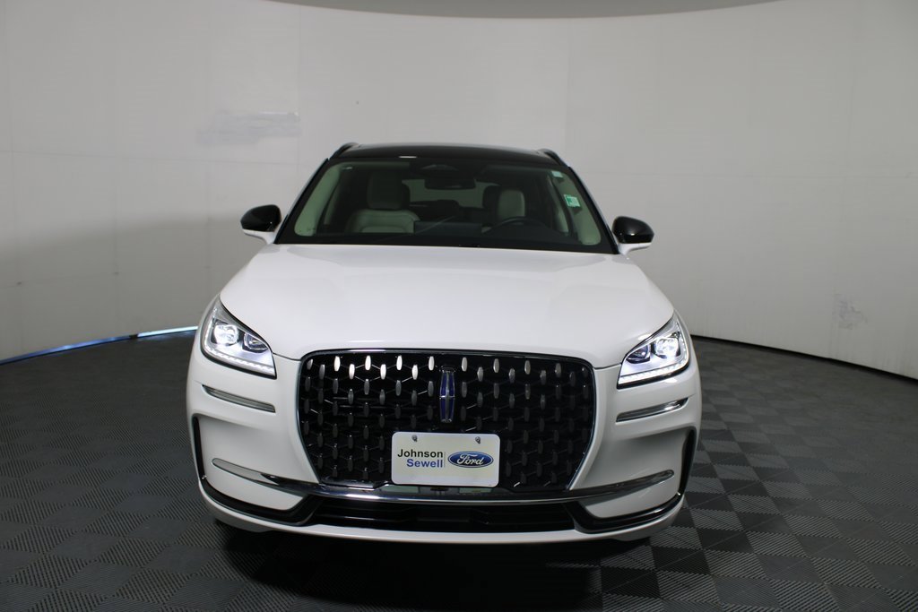 Used 2025 Lincoln Corsair Grand Touring image 3