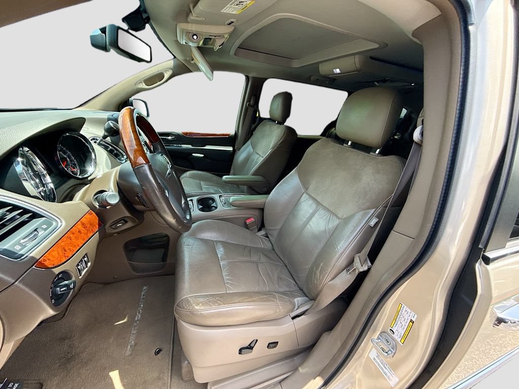 Used 2013 Chrysler Town & Country Limited w/ Luxury Group FWD image 23